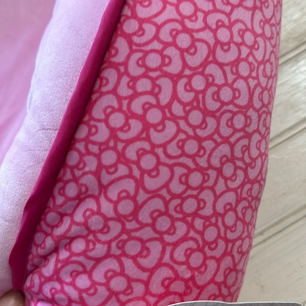 Hello kitty : pink pet bed